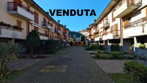 casa indipendente in vendita a Ponte San Pietro in zona Locate