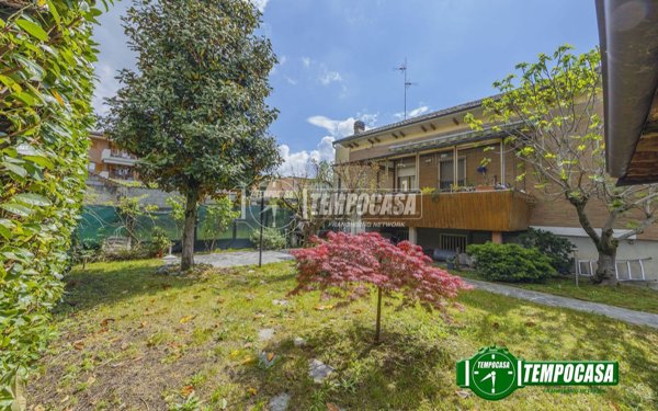 casa indipendente in vendita a Ponte San Pietro in zona Locate