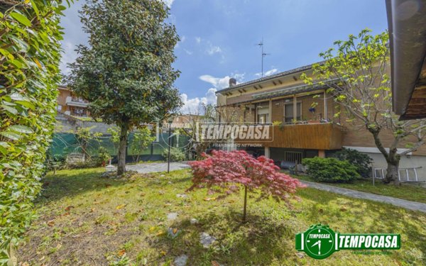 casa indipendente in vendita a Ponte San Pietro in zona Locate