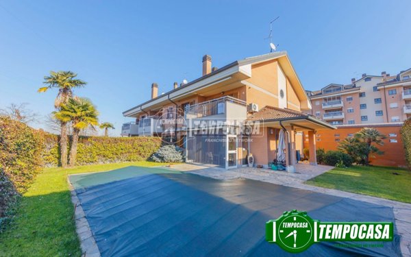 casa indipendente in vendita a Ponte San Pietro in zona Locate