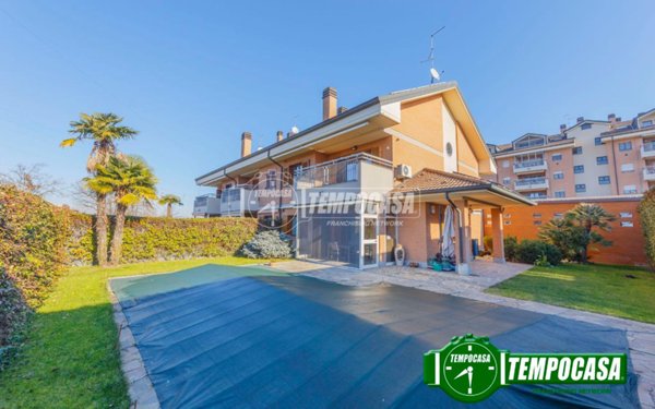 casa indipendente in vendita a Ponte San Pietro in zona Locate