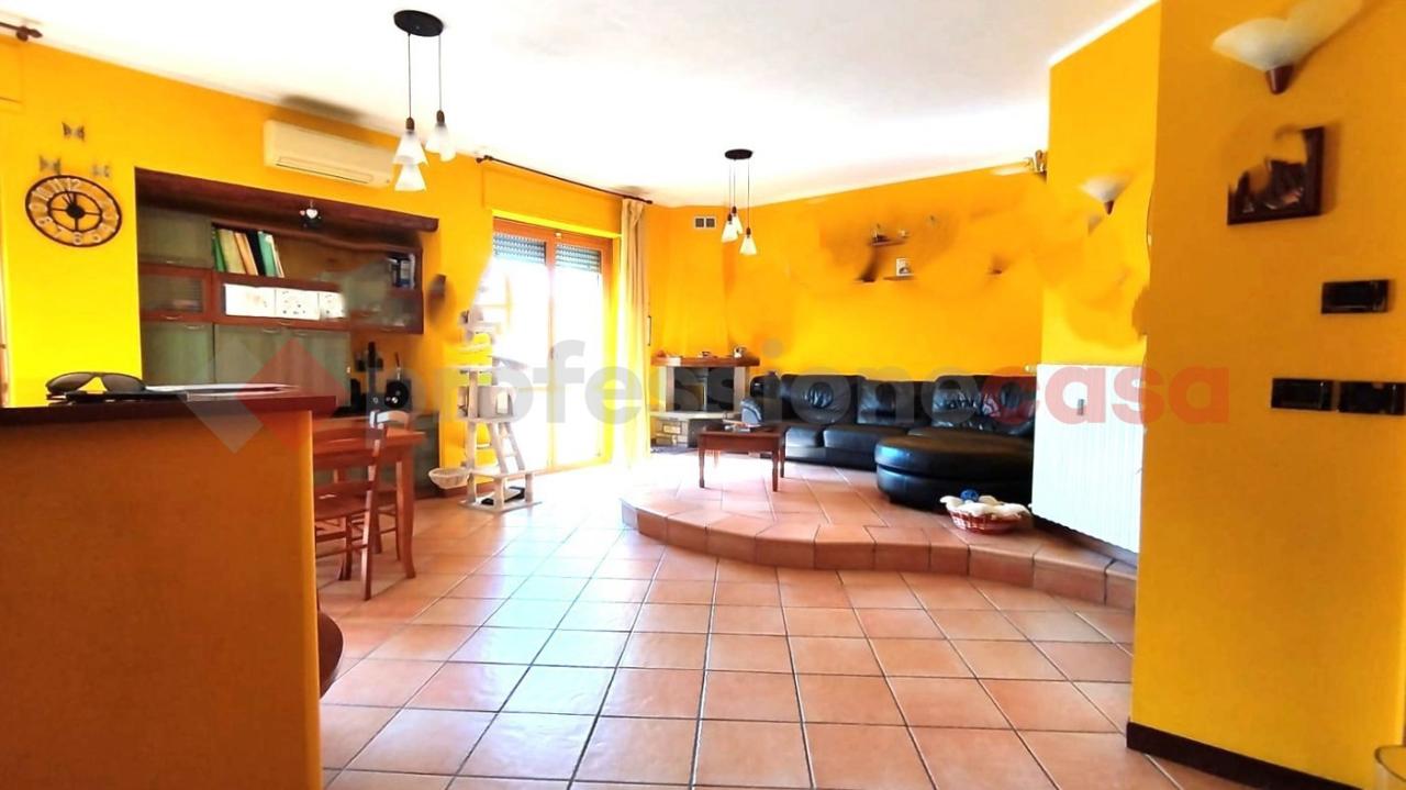 appartamento in vendita a Ponte San Pietro in zona Locate