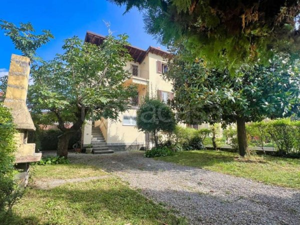 casa indipendente in vendita a Ponte San Pietro in zona Locate