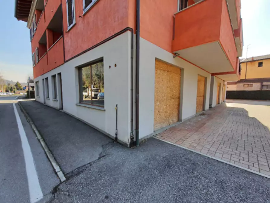 negozio in vendita a Ponte San Pietro