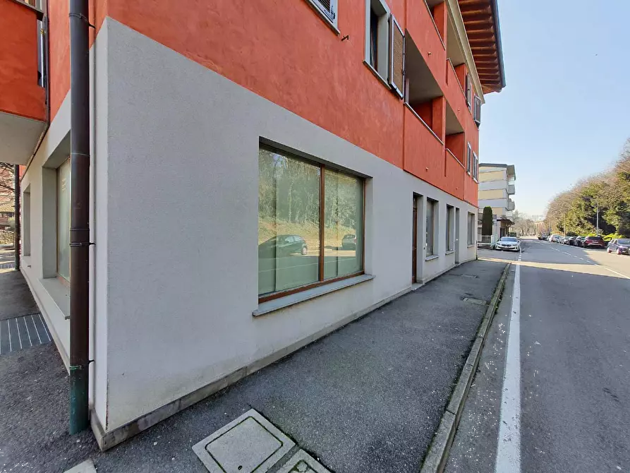 negozio in vendita a Ponte San Pietro