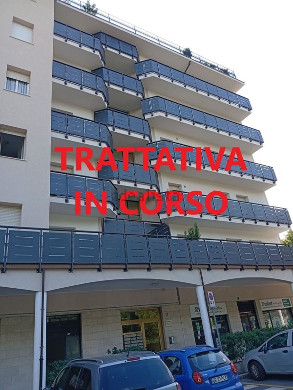 locale commerciale in vendita a Ponte San Pietro