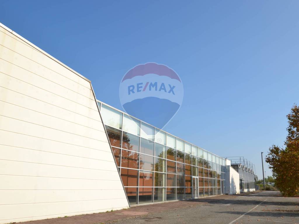 locale commerciale in vendita a Ponte San Pietro