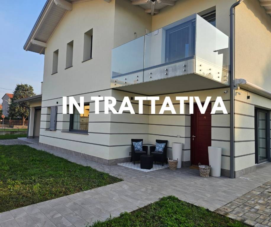 casa indipendente in vendita a Ponte San Pietro in zona Locate