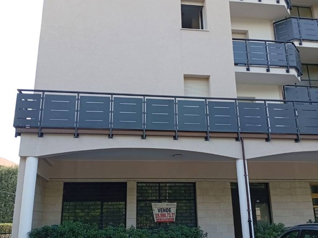 negozio in vendita a Ponte San Pietro