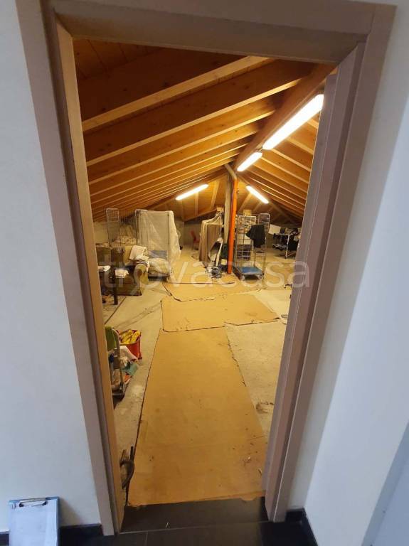 locale commerciale in vendita a Ponte San Pietro