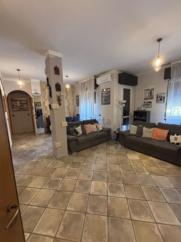 appartamento in vendita a Ponte San Pietro in zona Locate