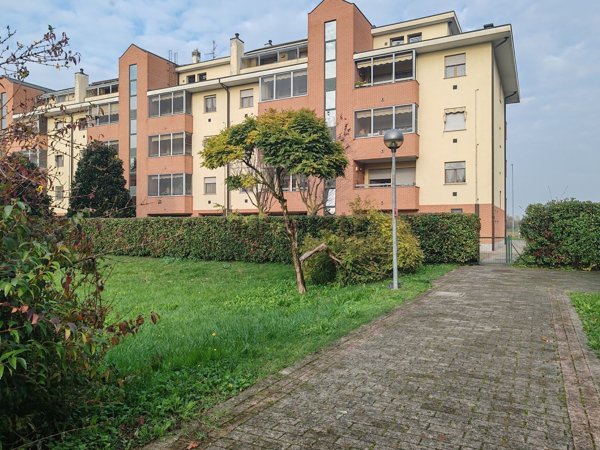 appartamento in vendita a Ponte San Pietro in zona Locate