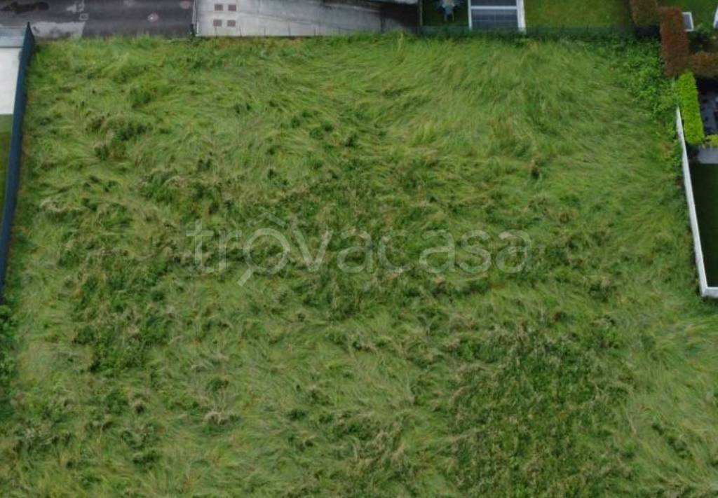 terreno edificabile in vendita a Ponte San Pietro in zona Locate