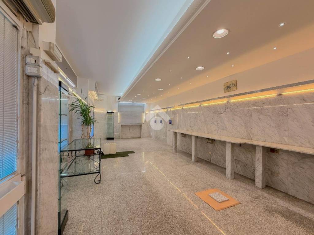 negozio in vendita a Ponte San Pietro