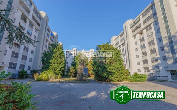 appartamento in vendita a Ponte San Pietro in zona Locate