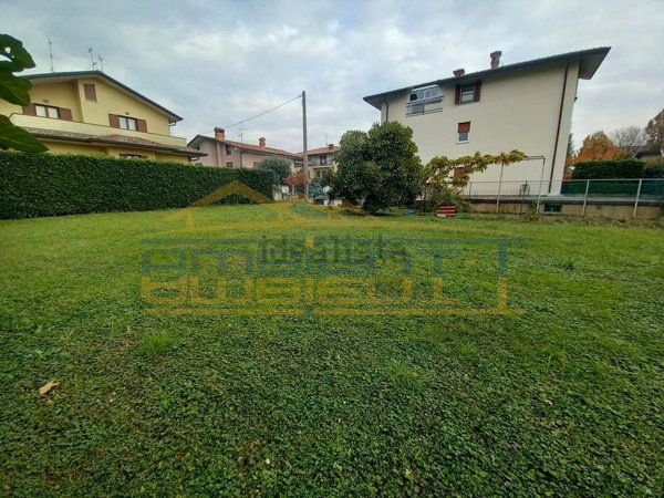 casa indipendente in vendita a Ponte San Pietro in zona Locate