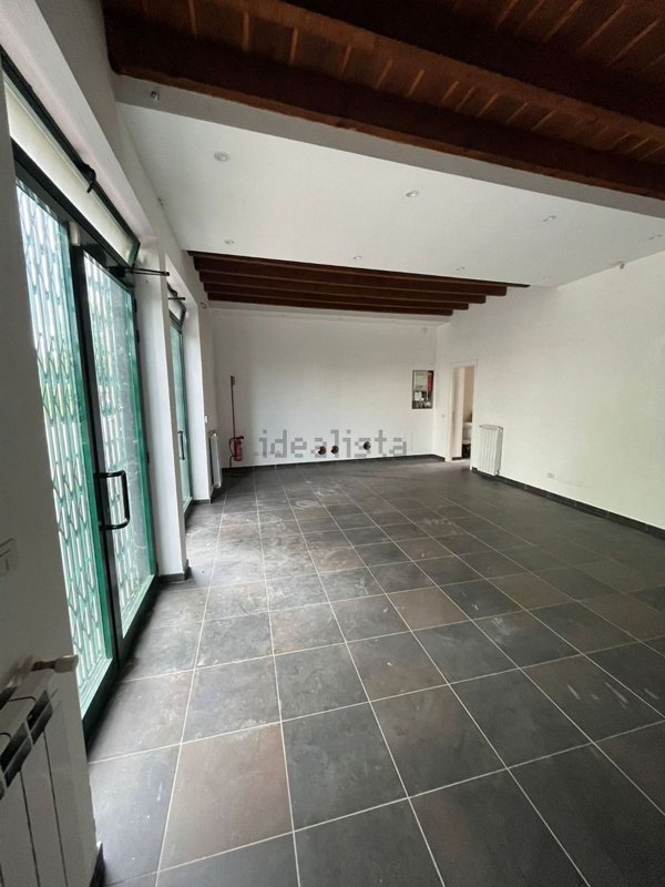 locale commerciale in vendita a Ponte San Pietro in zona Locate