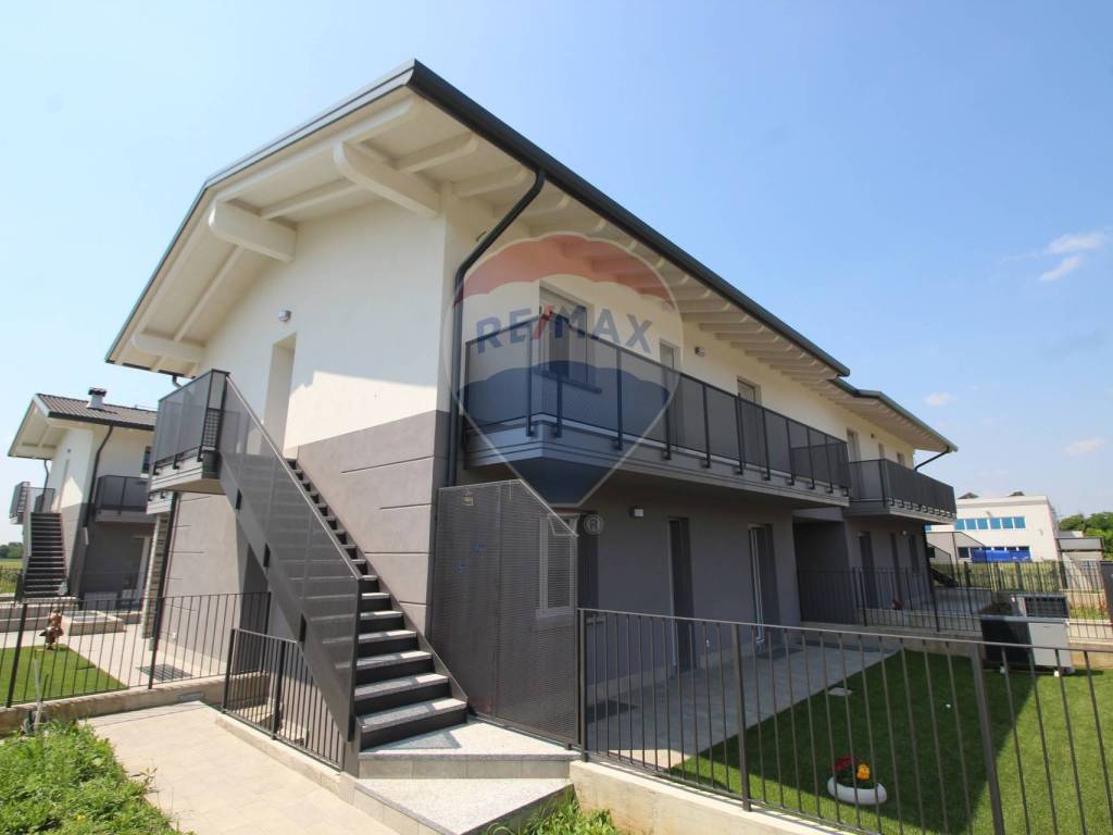 appartamento in vendita a Ponte San Pietro in zona Locate