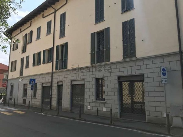 negozio in vendita a Ponte San Pietro in zona Locate