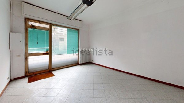 negozio in vendita a Ponte San Pietro in zona Locate