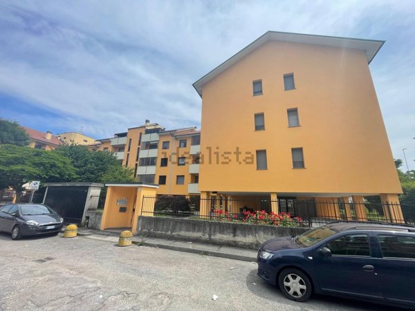 appartamento in vendita a Ponte San Pietro in zona Locate