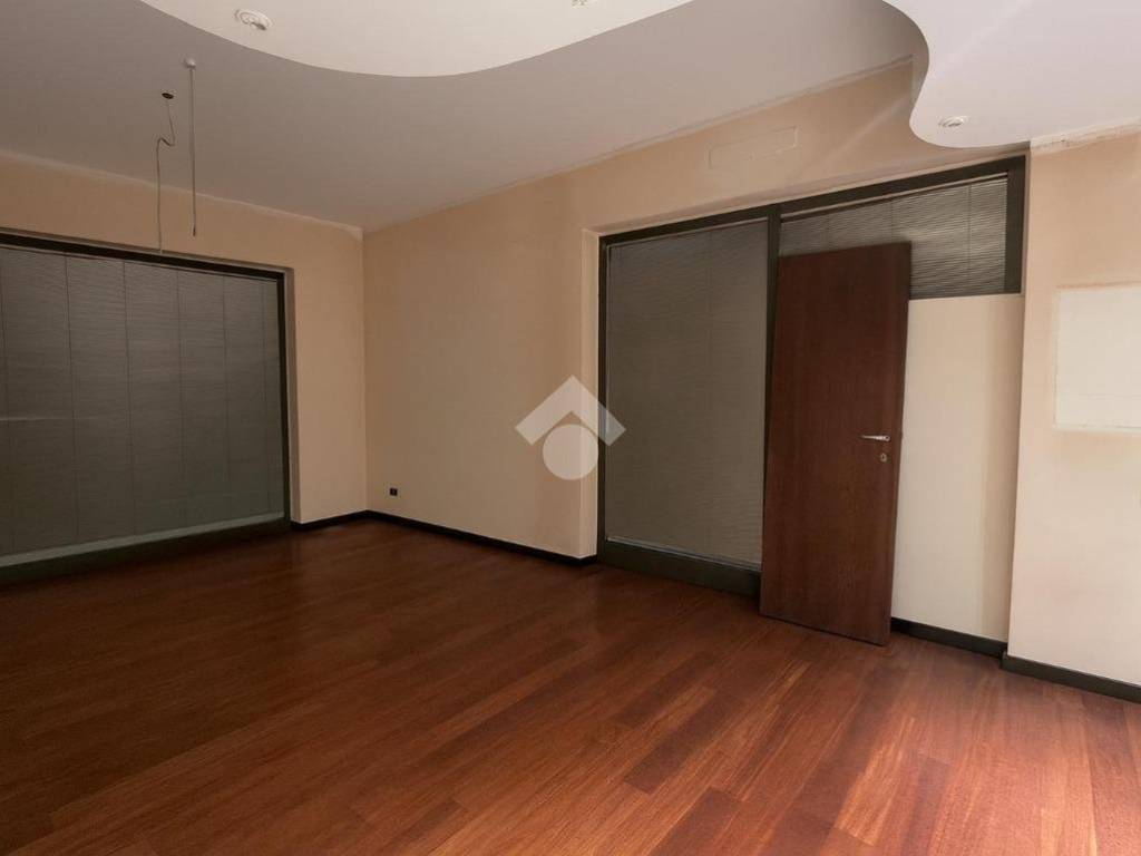 negozio in vendita a Ponte San Pietro