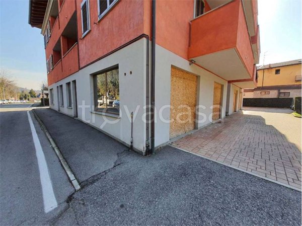 locale commerciale in vendita a Ponte San Pietro