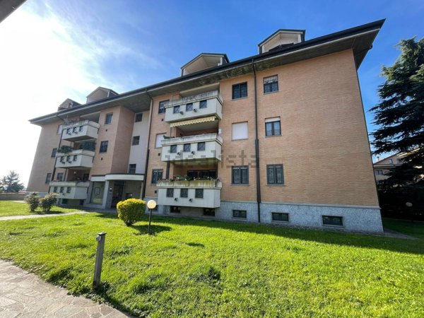 appartamento in vendita a Ponte San Pietro in zona Locate