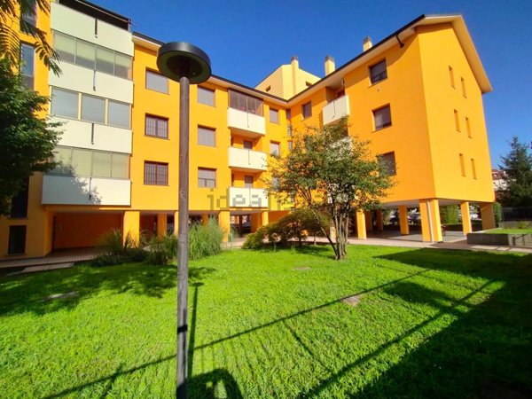 appartamento in vendita a Ponte San Pietro in zona Locate