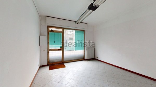 negozio in vendita a Ponte San Pietro in zona Locate