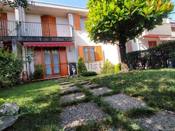 casa indipendente in vendita a Ponte San Pietro in zona Locate