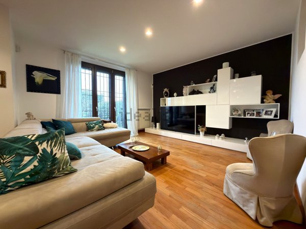 casa indipendente in vendita a Ponte San Pietro in zona Locate