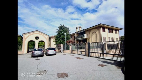 appartamento in vendita a Ponte San Pietro in zona Locate