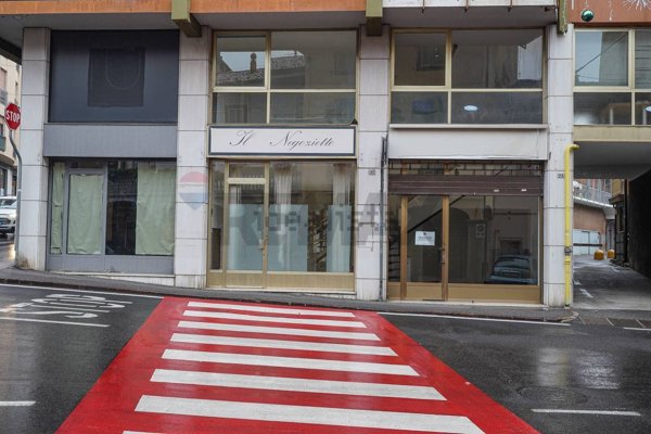 locale commerciale in vendita a Ponte San Pietro