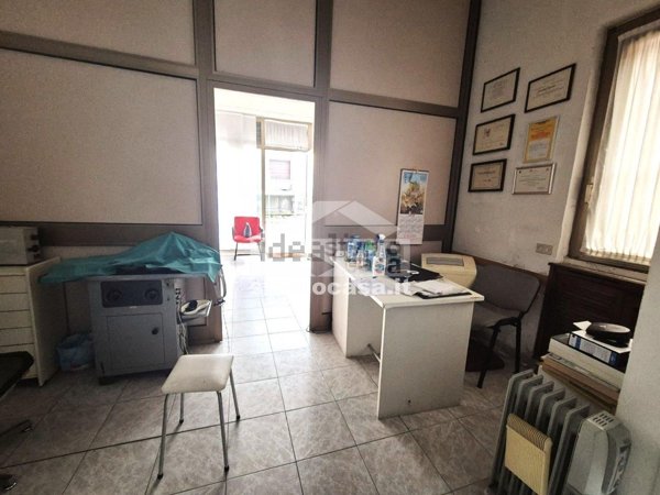 ufficio in vendita a Ponte San Pietro in zona Locate