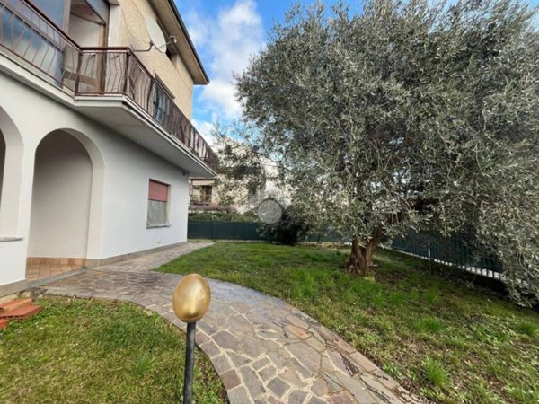 appartamento in vendita a Ponte San Pietro in zona Locate