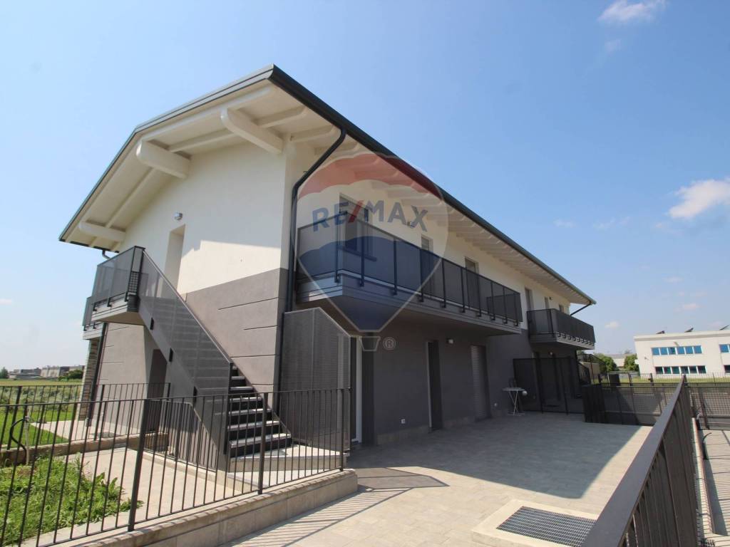 appartamento in vendita a Ponte San Pietro in zona Locate