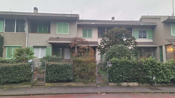 casa indipendente in vendita a Ponte San Pietro in zona Locate