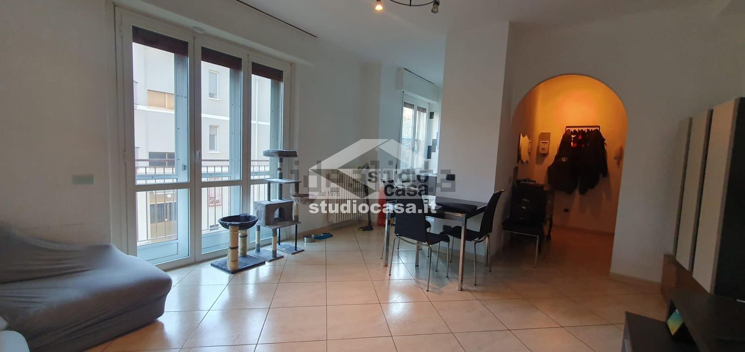 appartamento in vendita a Ponte San Pietro in zona Locate