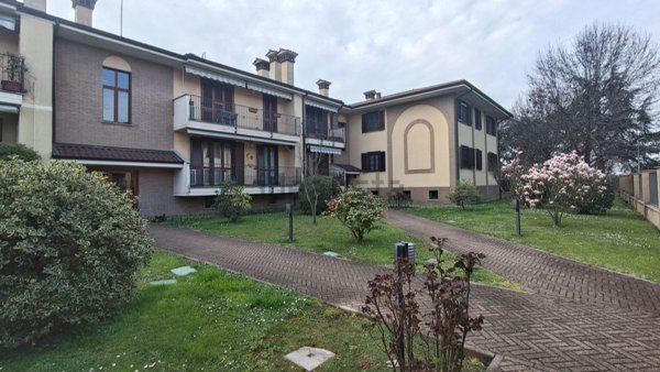 appartamento in vendita a Ponte San Pietro in zona Locate