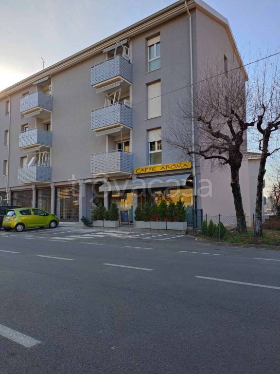 negozio in vendita a Ponte San Pietro