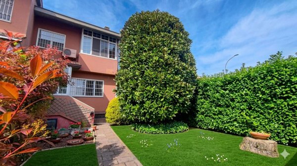 casa indipendente in vendita a Ponte San Pietro in zona Locate