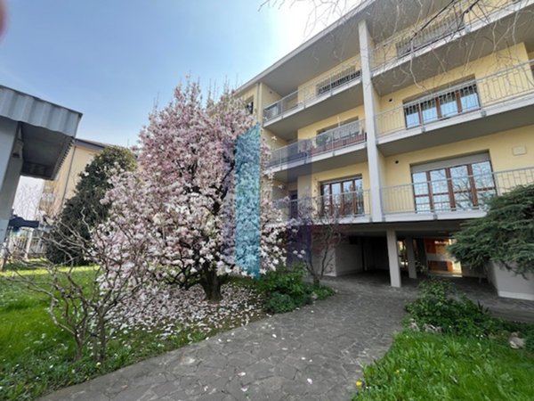 appartamento in vendita a Ponte San Pietro in zona Locate