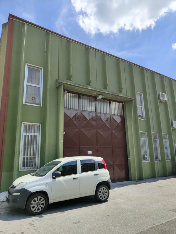 capannone in vendita a Ponte San Pietro in zona Locate