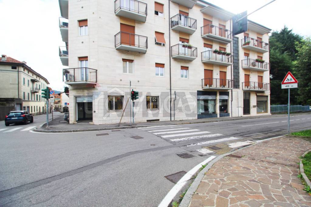 negozio in vendita a Ponte San Pietro