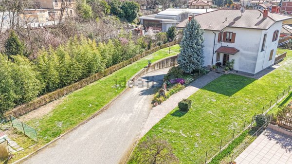 casa indipendente in vendita a Ponte San Pietro in zona Locate