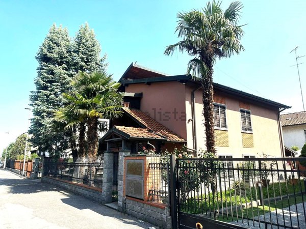 casa indipendente in vendita a Ponte San Pietro in zona Locate