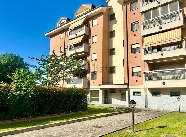appartamento in vendita a Ponte San Pietro in zona Locate