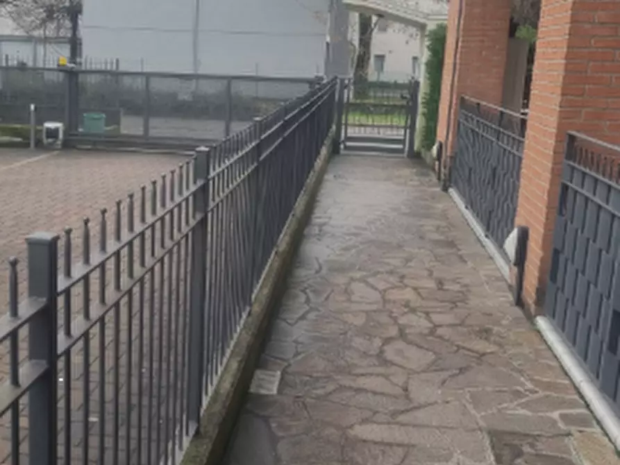 appartamento in vendita a Ponte San Pietro in zona Locate