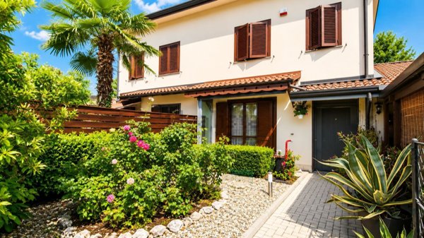 casa indipendente in vendita a Ponte San Pietro in zona Locate